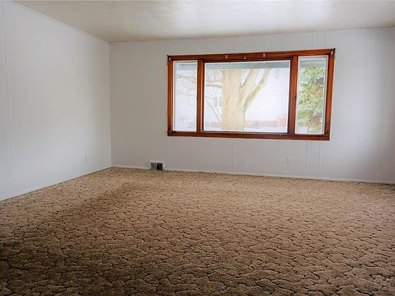 4th image of 132 Laurel Ave