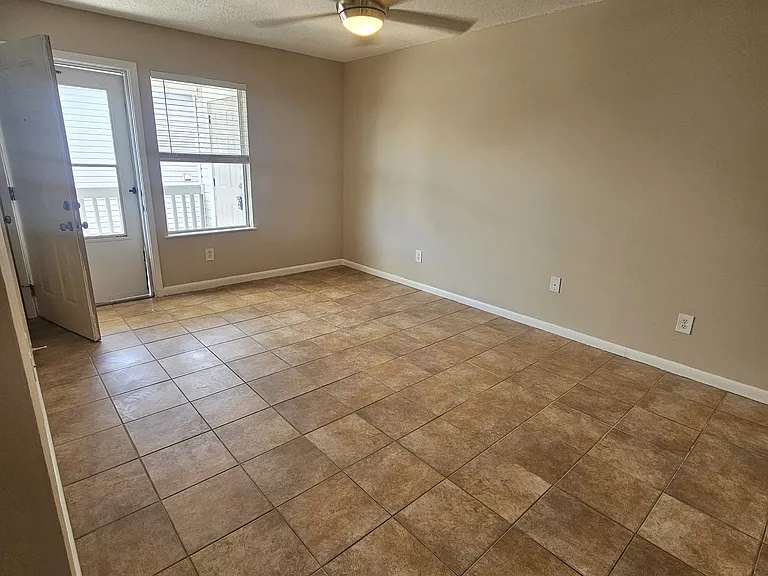 1275 Redwood Ln #B — Photo 7