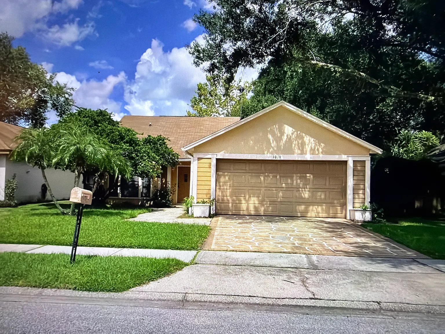 3 bed, 1216 sqft, $2,290 — Photo 1