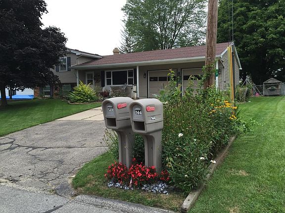 5th image of 139 Lincolnwood Dr