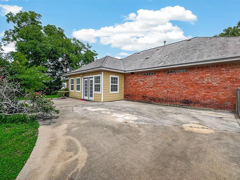 1012 Lilley Rd — Photo 24