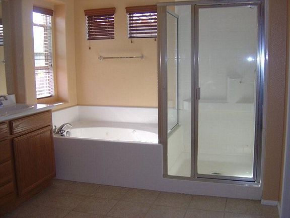 4th image of 34017 Winterberry Ln