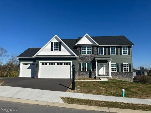 427 Delanie Dr, Greencastle, PA 17225