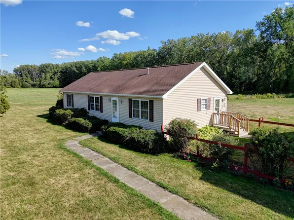 3325 Hindsburg Rd, Albion, NY 14411