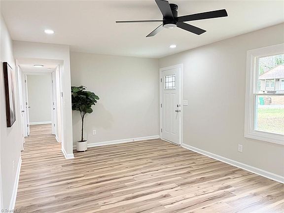 3rd image of 1614 Oneka Ave