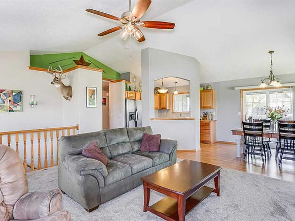 5th image of 401 E Yeager St