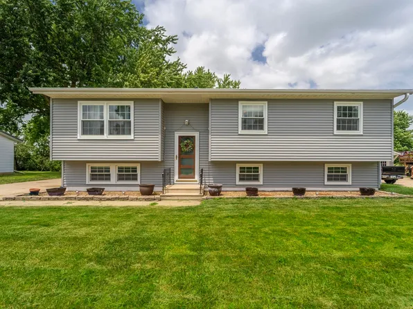 2304 3rd Ave NW, Waverly, IA 50677