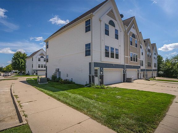 3rd image of 1151 SE Village View Ln