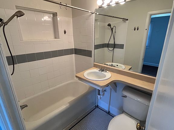 5th image of 517 S Douglas St #1