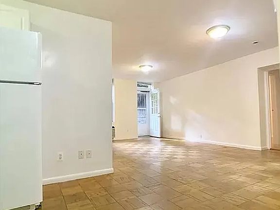 3rd image of 430 E 77th St