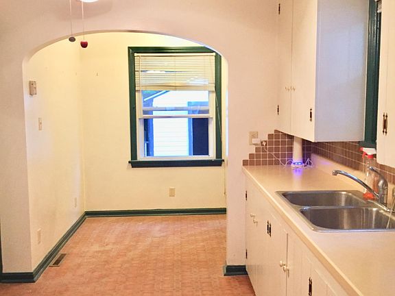 eat in kitchen