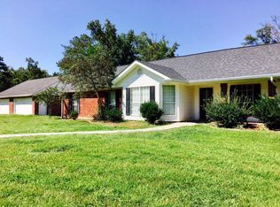 2 Carriage Ln, Picayune, MS 39466