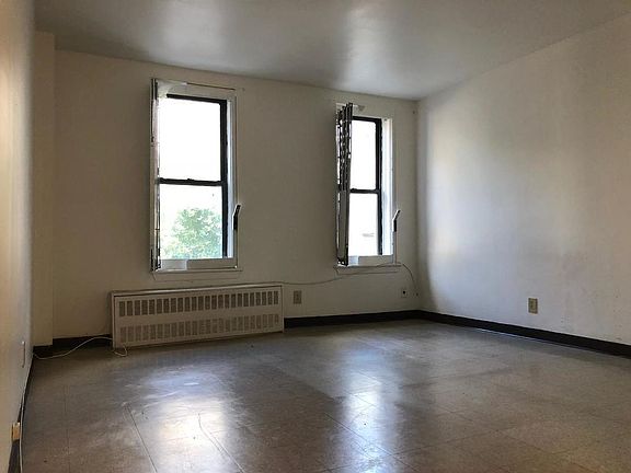 4th image of 726 Dekalb Ave APT 1A