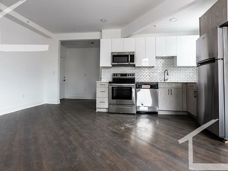 11 Queensberry St #49A — Photo 3