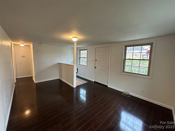 3rd image of 114 E Maine Ave
