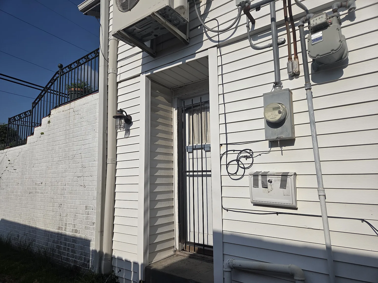 5015 La Salle St — Photo 2