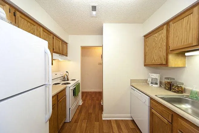 The Elms Apartments — Photo 7