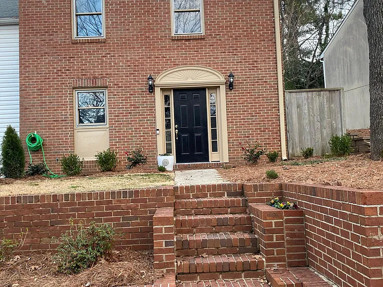 1414 Old Virginia Ct SE — Photo 1