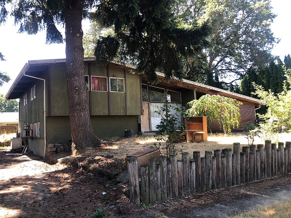 1st image of 2210 SE Spruce St