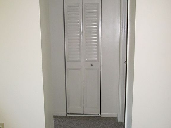 Hallway to Bath and Bedroom w/closet