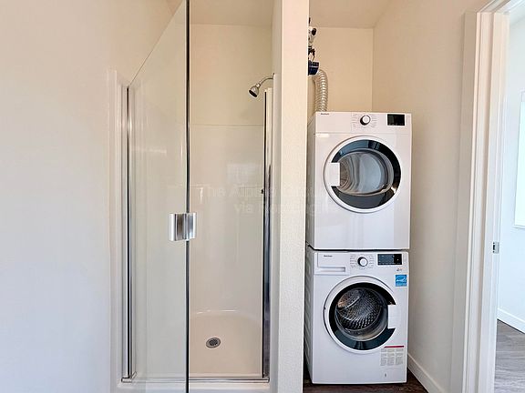 5th image of 1545 NE 41st Ave Unit 301