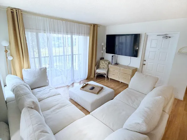 1014 Green Pine Blvd APT B2, West Palm Beach, FL 33409