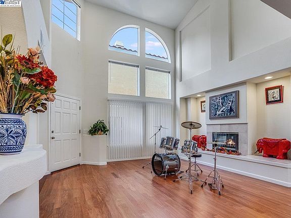 4th image of 32429 Seaside Dr