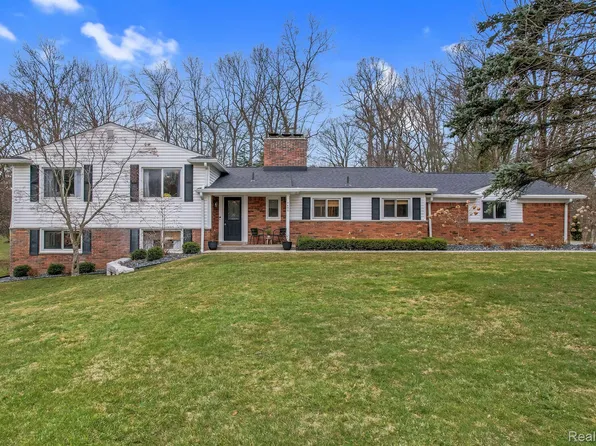 4450 Pine Tree Trl, Bloomfield Hills, MI 48302