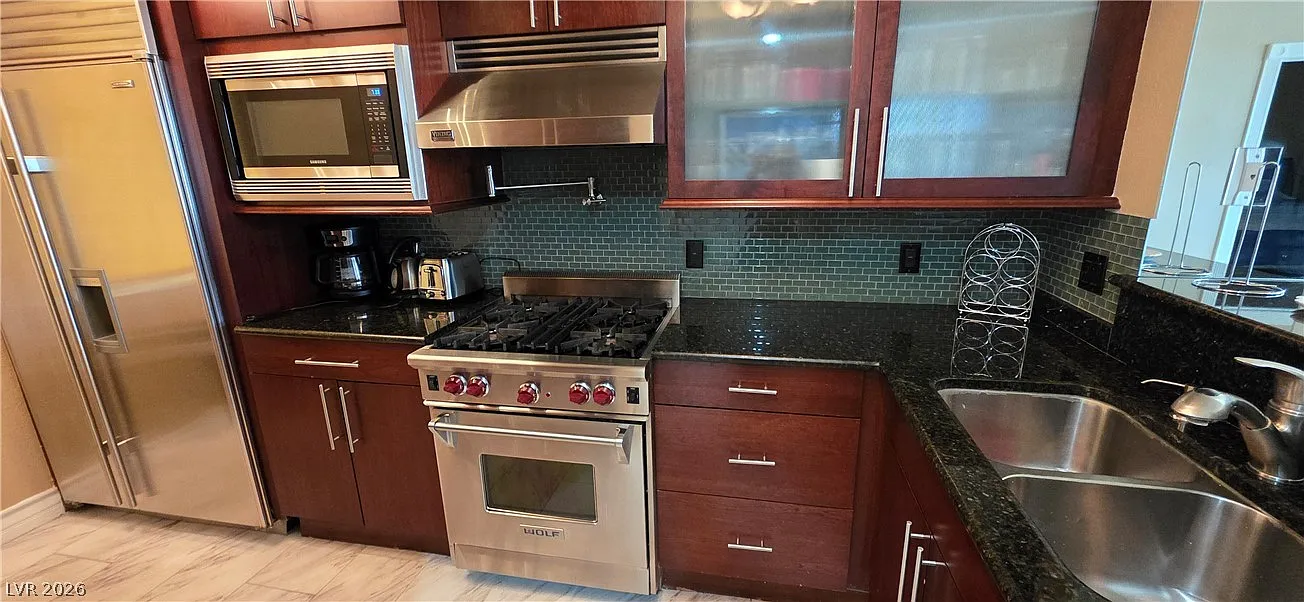 2 bed, 2.0 bath, 974 sqft, $1,950 — Photo 3
