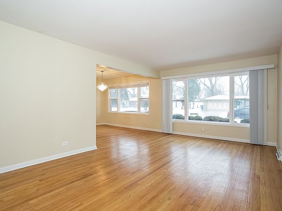 4th image of 322 E 171st Pl