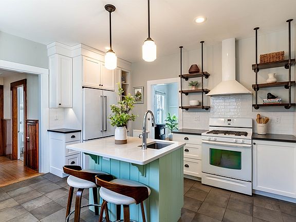 3rd image of 40 Clark St