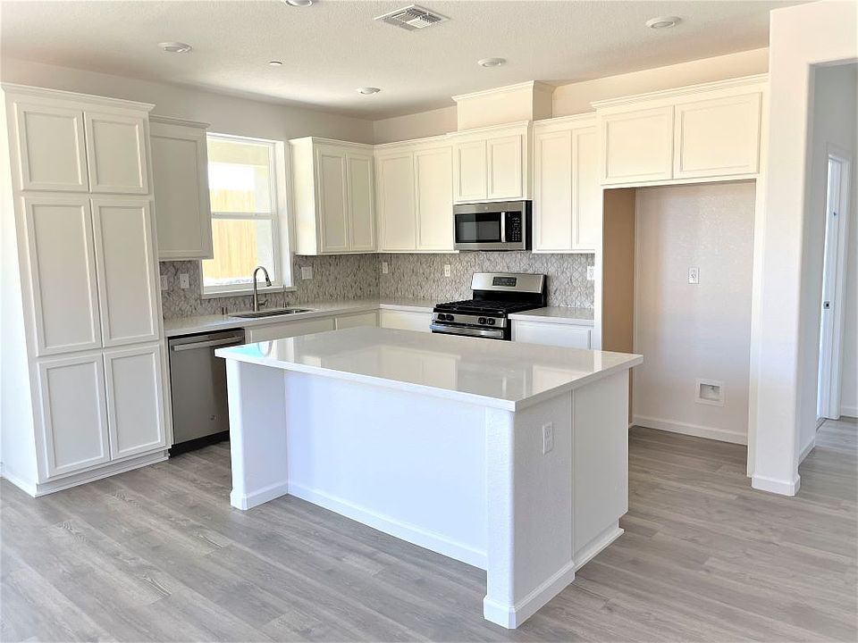 2nd image of 619 Tower Ct