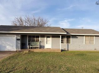 205 W Anderson Ave, Electra, TX 76360