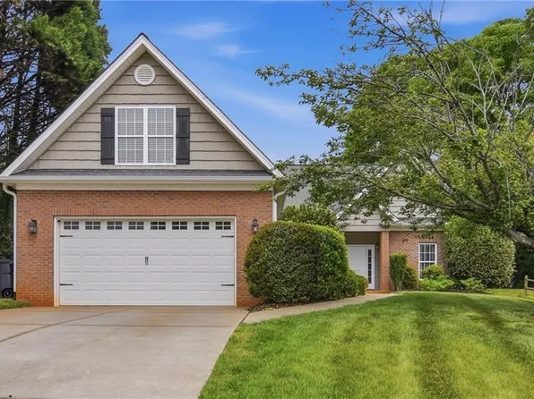 3857 Turnberry Park Dr, Pfafftown, NC 27040