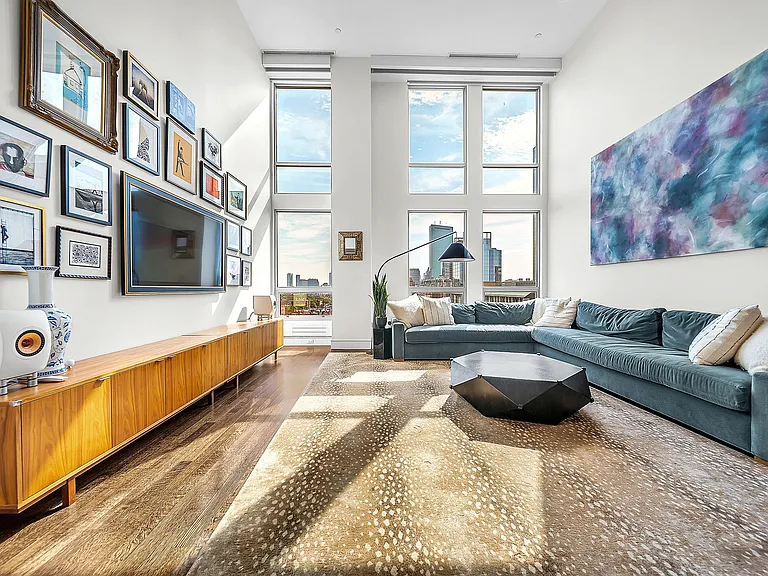 360 Newbury St #Penthouse 807 — Photo 1