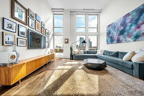 360 Newbury St #Penthouse 807 Photo 1
