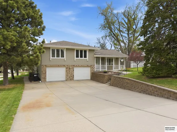 6245 Ponderosa Cir, Omaha, NE 68137