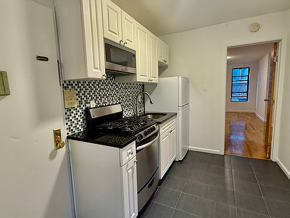 3rd image of 367 W 35th St APT 16