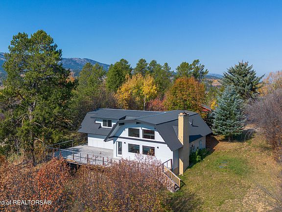 2nd image of 260 Hawthorn Dr
