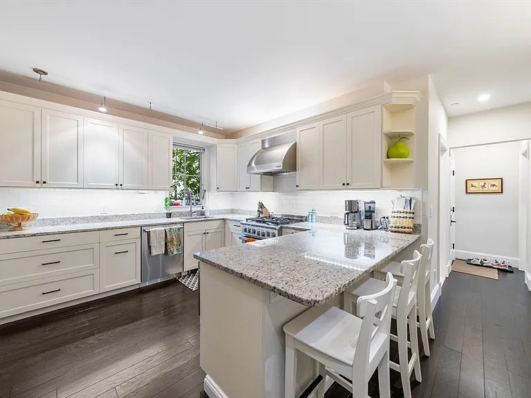 619 Franklin St #1 — Photo 16