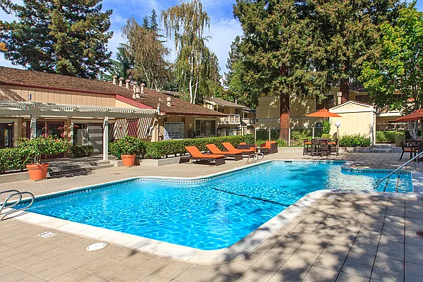 Evelyn Gardens — Photo 15