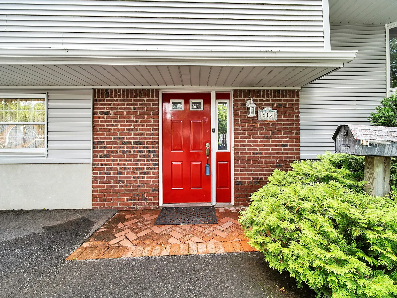 3 bed, 1.5 bath, 2282 sqft, $4,000 — Photo 3