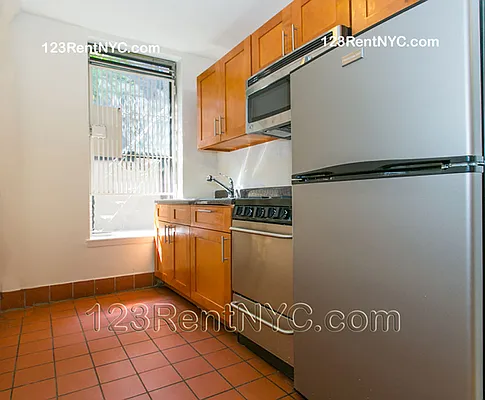 Rented by Chartwell Manhattan Realty | media 2