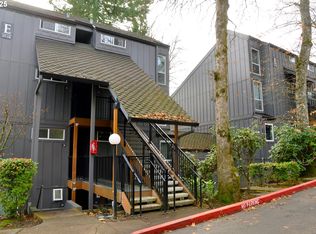 100 Kerr Pkwy APT 30, Lake Oswego, OR 97035