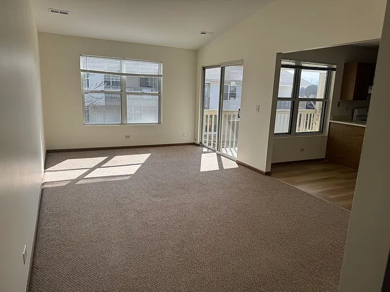301 Village Creek Dr #2B — Photo 4