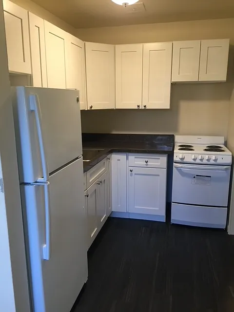 2 bed, 1000 sqft, $1,975 — Photo 2