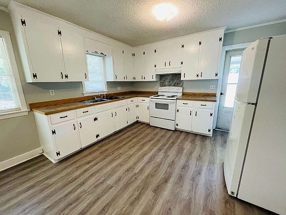 5th image of 204 E James St