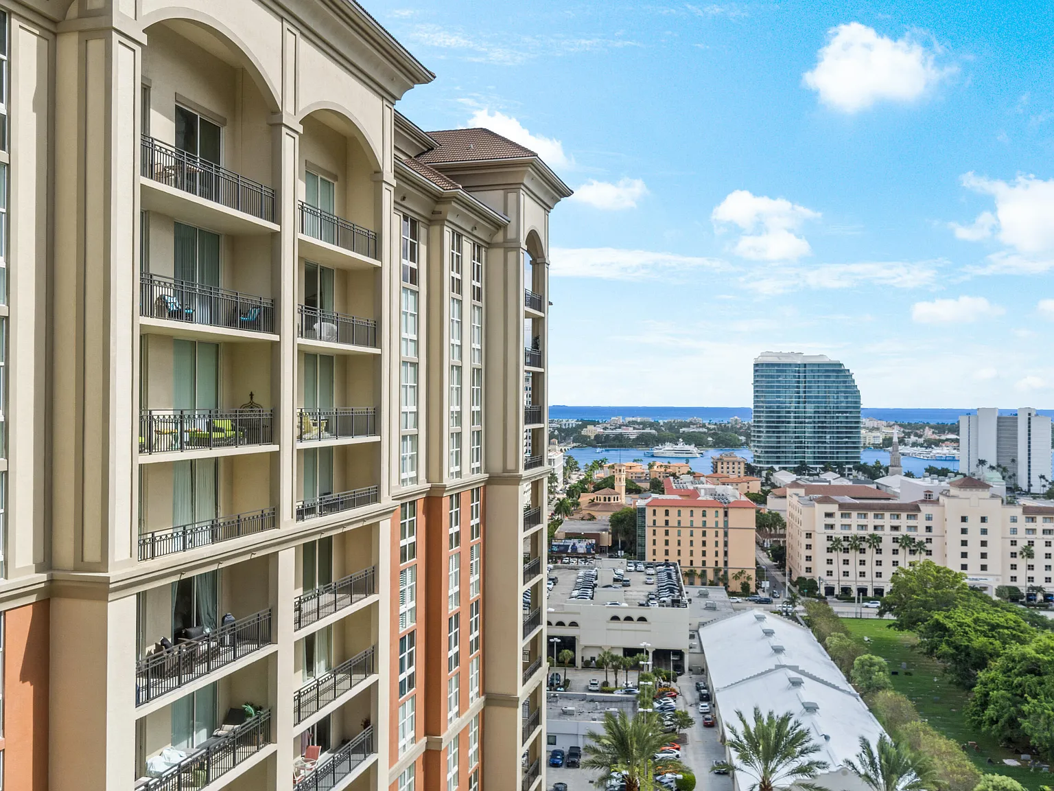 1 bed, 1.0 bath, 755 sqft, $3,600 — Photo 4