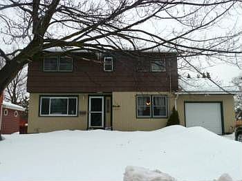 2nd image of 104 Park Ln