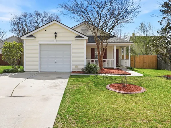 210 Waterford Ln, Summerville, SC 29483